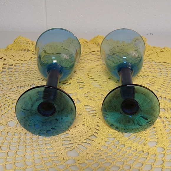 Set of 2 COBALT BLUE HAND BLOWN GLASS WINE, WATER, GLASSES, 9" TALL 3 1/… - Picture 3 of 9